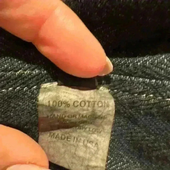 JAGA Cropped Jean Jacket in Denim Blue
size 3 Santa Fe Dry Goods - Picture 3 of 5